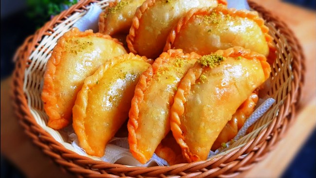 Pure Fresh Holi Gujiya With Chasni